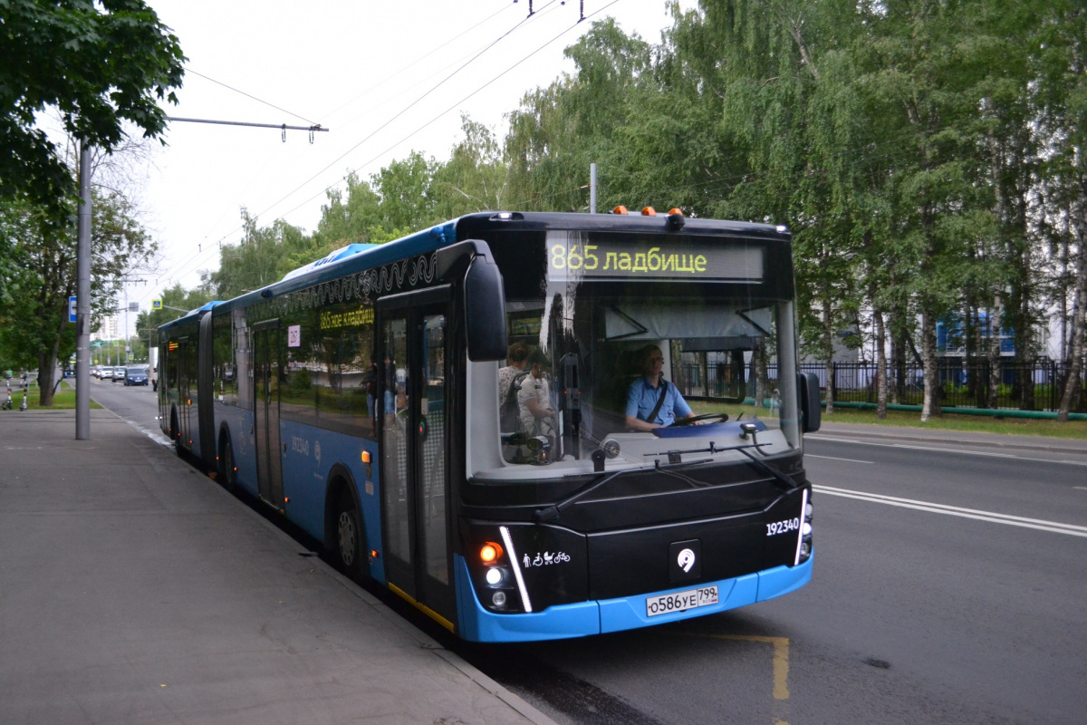 Автобус 650 маршрут. ЛИАЗ автобус 650. Автобус ЛИАЗ 5292 65 Красноярск. Автобус 865. Автобус Москва.