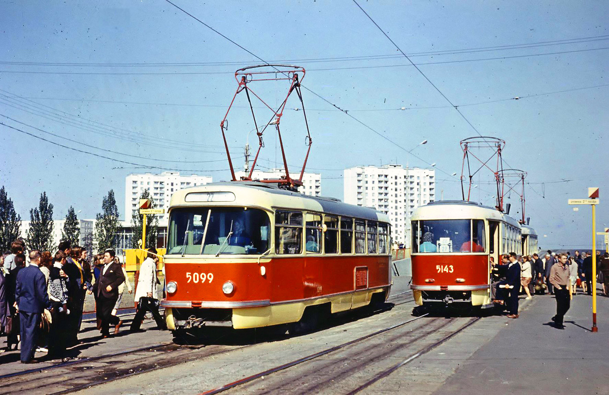 Киев. Tatra T3 (двухдверная) №5099, Tatra T3 (двухдверная) №5142, Tatra T3 (двухдверная) №5143