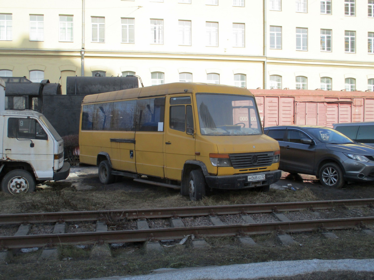 Санкт-Петербург. Mercedes-Benz Vario 612D м068оо