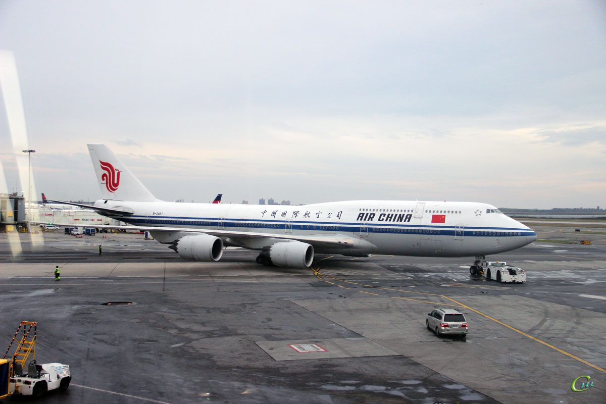 Нью-Йорк. Самолет Boeing 747 (B-2487) авиакомпании Air China