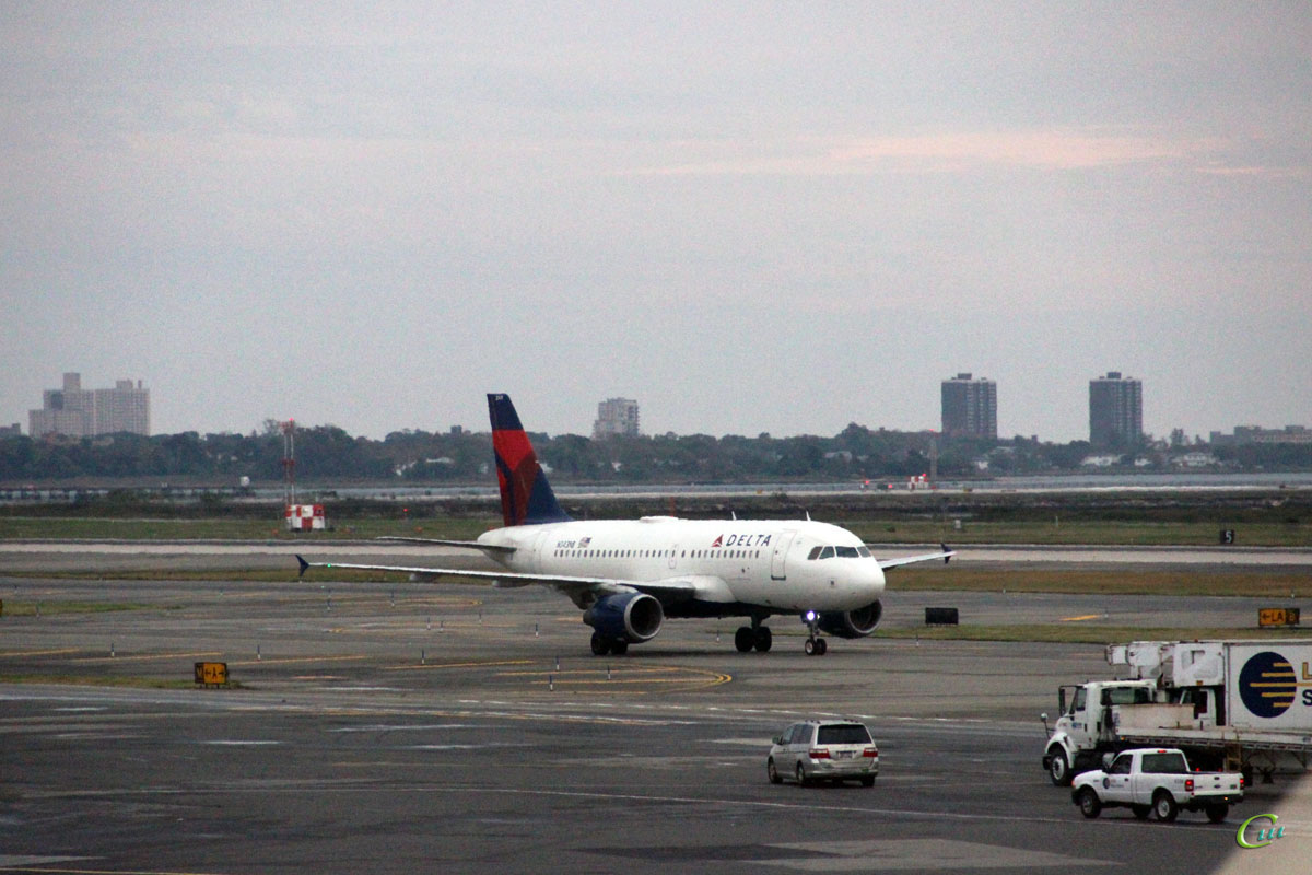 Нью-Йорк. Самолет Airbus A319 (N343NB) авиакомпании Delta Air Lines