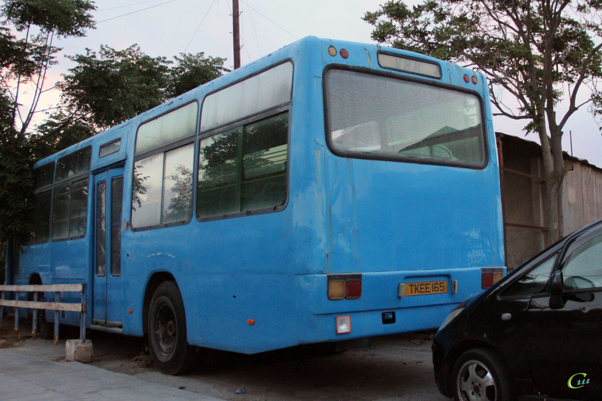Лимасол. (автобус - модель неизвестна) KEE 165