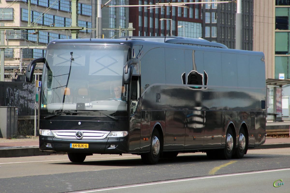 Амстердам. Mercedes-Benz Tourismo 64-BJK-6