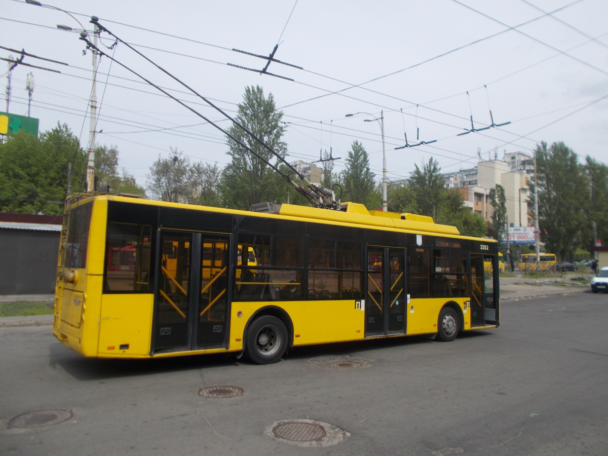 Киев. Богдан Т70110 №2352