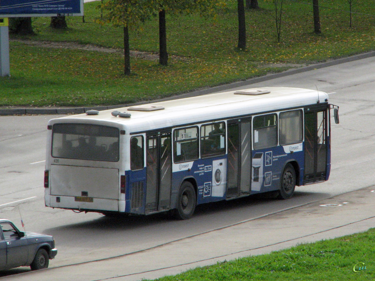 Великий Новгород. Mercedes-Benz O345 ав679