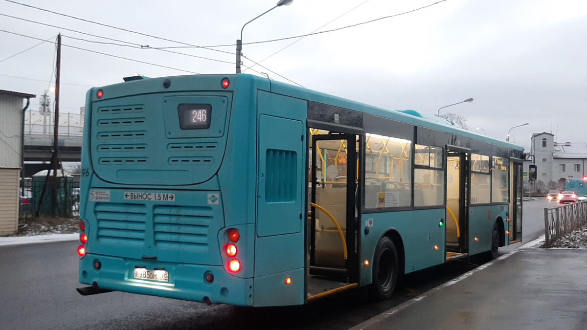 Санкт-Петербург. Volgabus-5270.G4 (LNG) р985ом