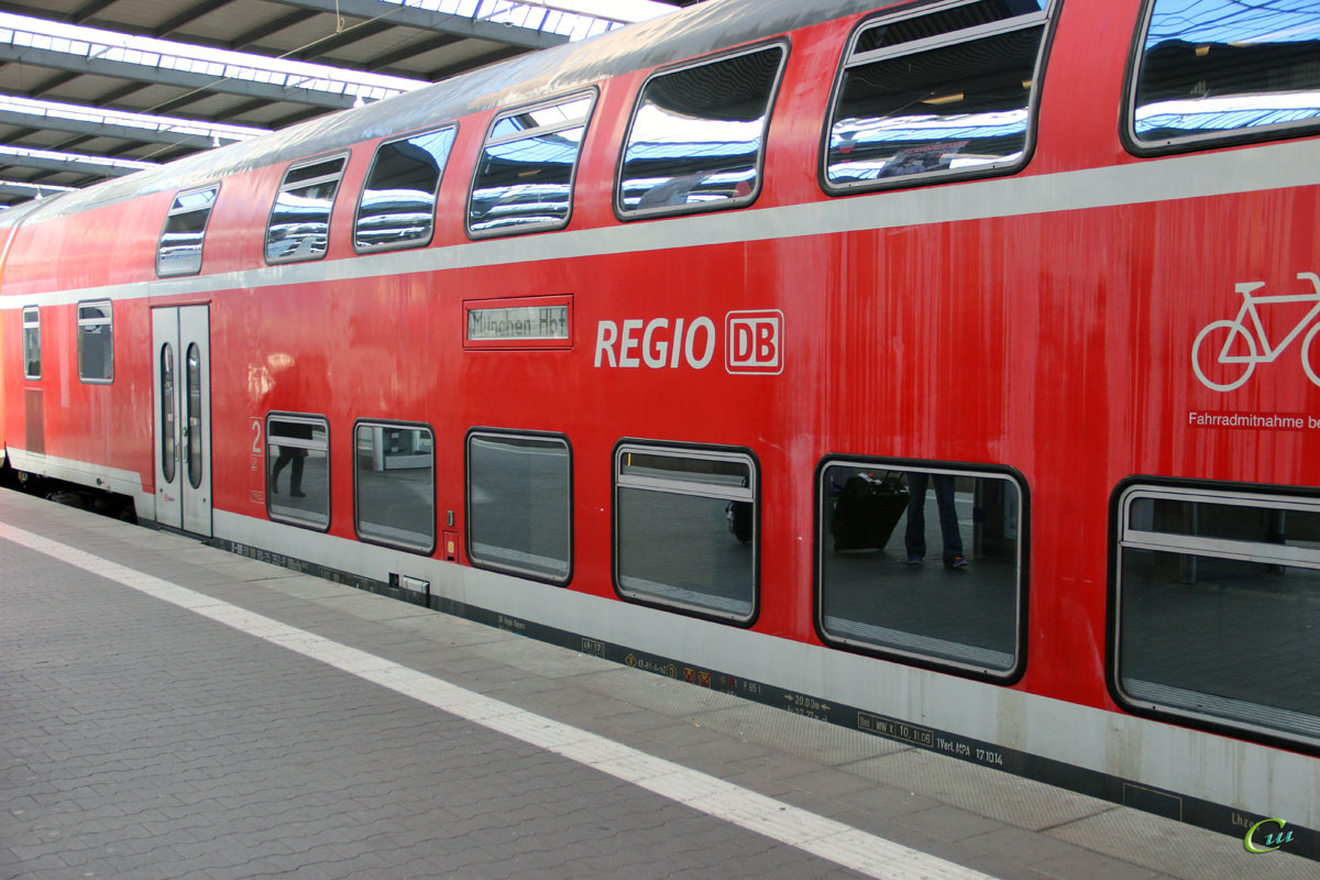 Мюнхен. Двухэтажный пассажирский вагон с кабиной управления типа 761