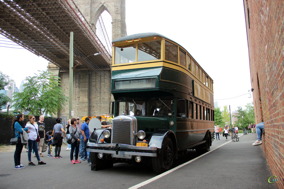 Нью-Йорк. Yellow Coach Z-BH-602 AU1441