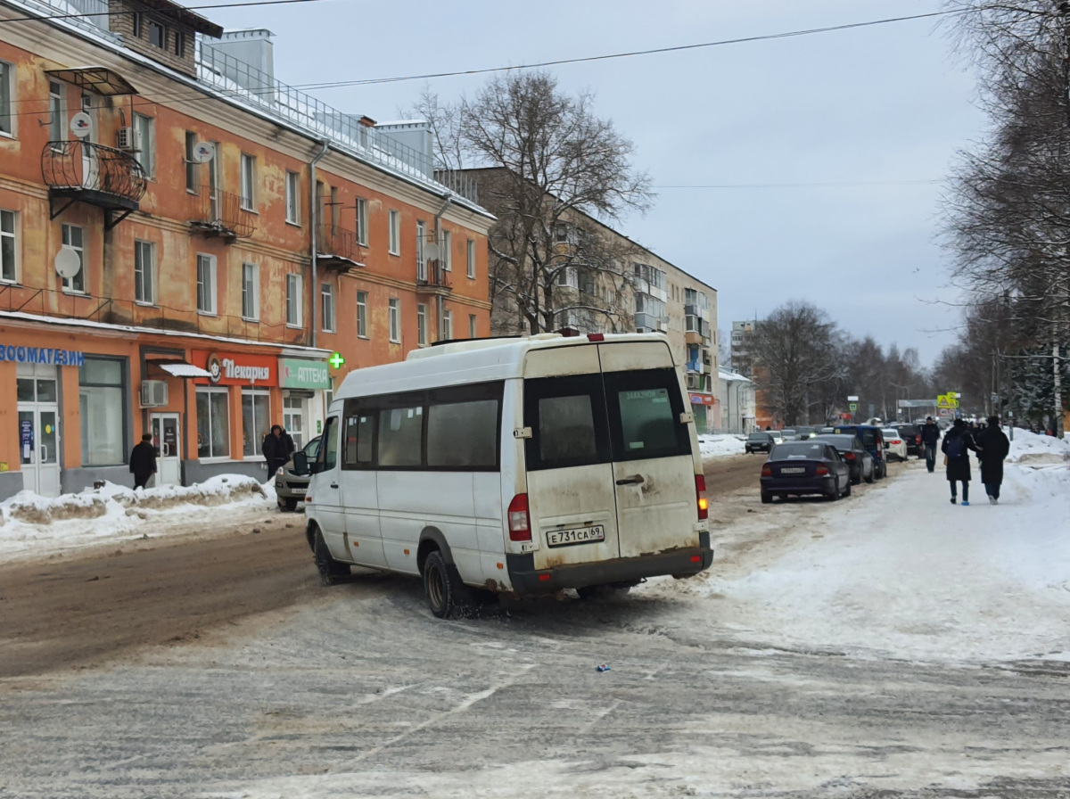 Тверь вышний волочек автобусов автоэкспресс. Вышний Волочек. Луидор автобус. Тверь 2005 год. Здешнего Вышний Волочек.