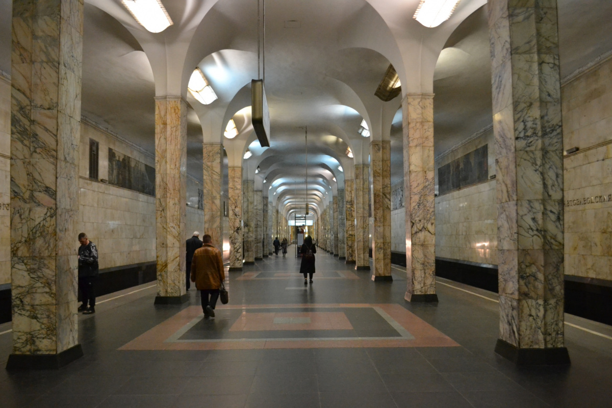 Москва. Центральный зал станции Автозаводская