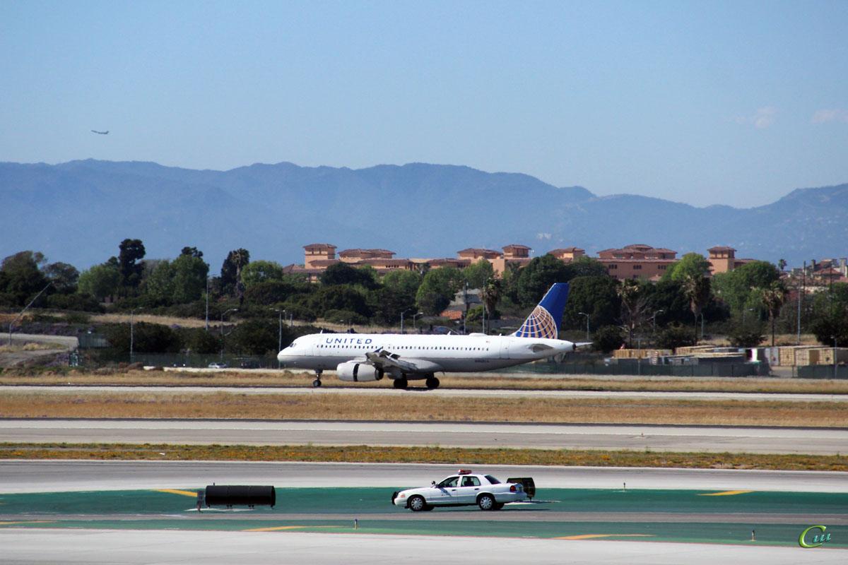 Лос-Анджелес. Самолет Airbus A320 (N469UA) авиакомпании United Airlines