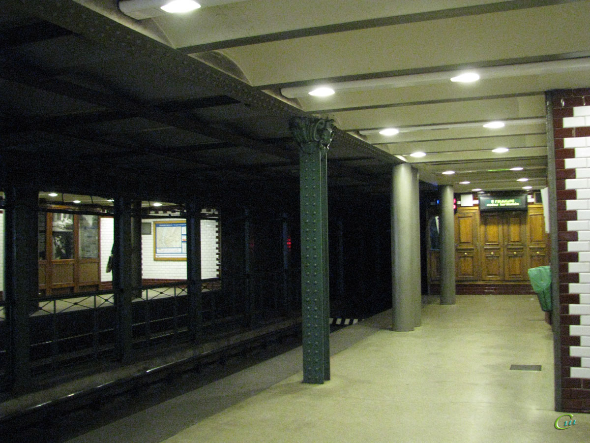 Будапешт. Станция метро Vörösmarty utca (линия M1)