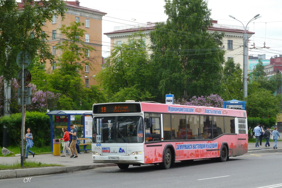 485 автобус где сейчас. МАЗ-103 автобус. Старые автобусы. Троллейбус. Таганрогский трамвай.