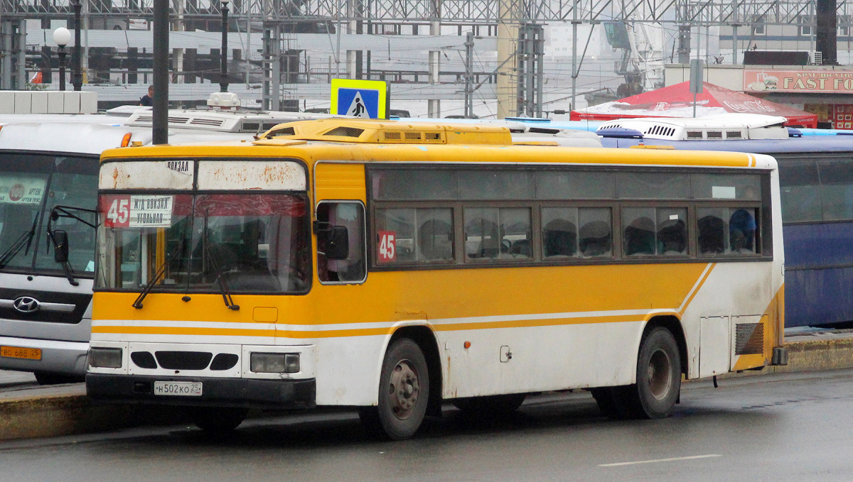 Владивосток. Daewoo BS106 н502ко