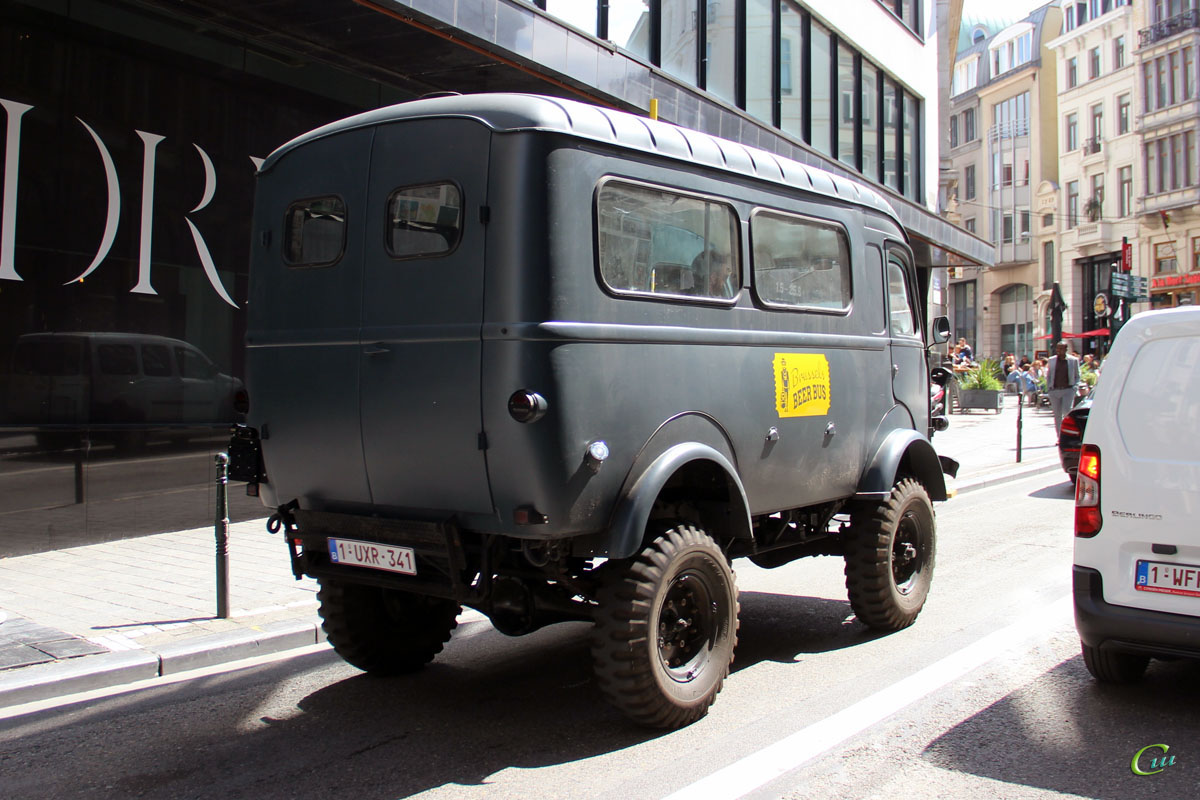 Брюссель. Renault R2087 1-UXR-341