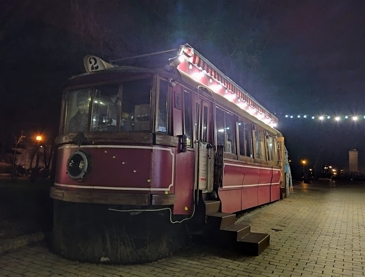 Киев. Кафе, стилизованное под трамвай