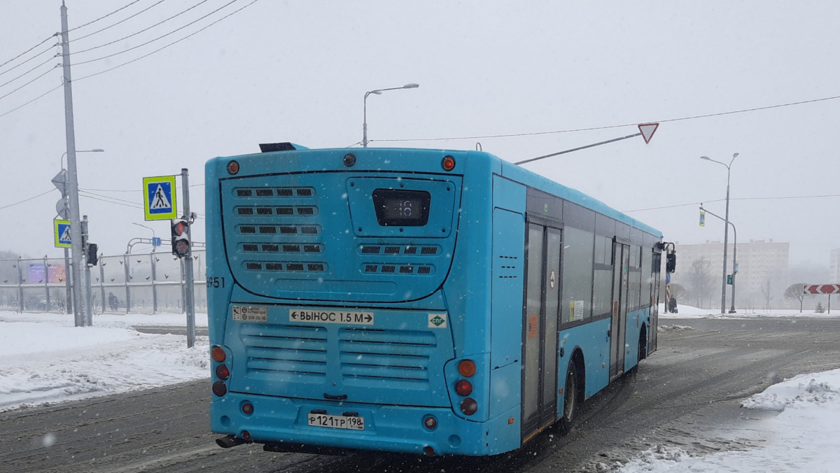 Санкт-Петербург. Volgabus-5270.G4 (LNG) р121тр