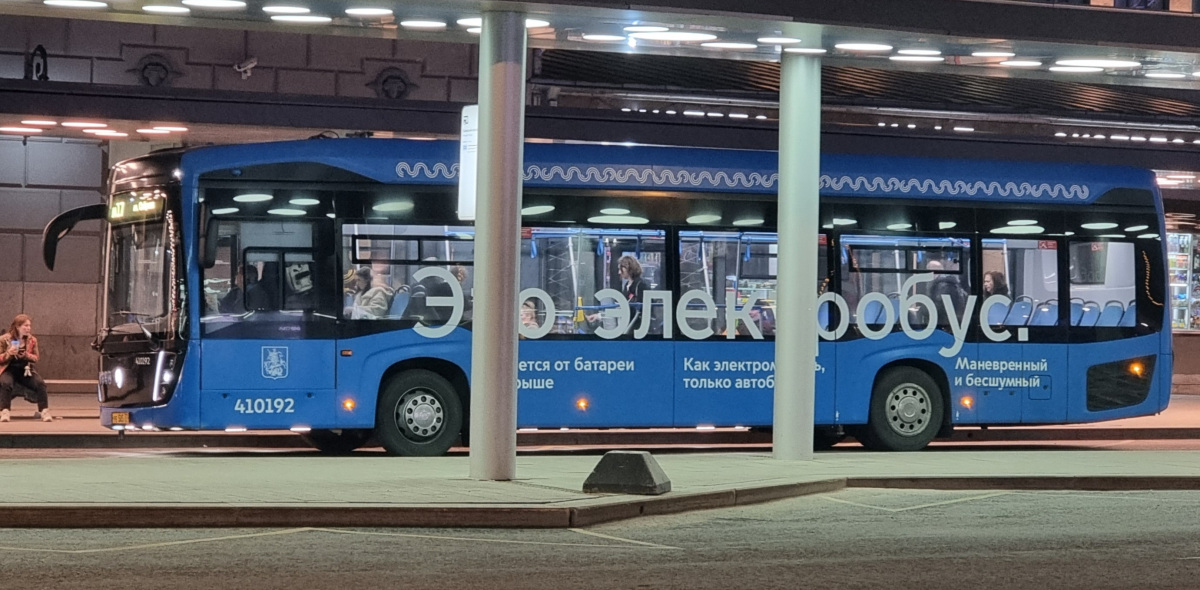Первый электробус маршрута м99 вышел. Электробус КАМАЗ-6282 гармошка. Электробус НЕФАЗ 6282. Троллейбус КАМАЗ 6282. КАМАЗ 6282 Москва 2023.