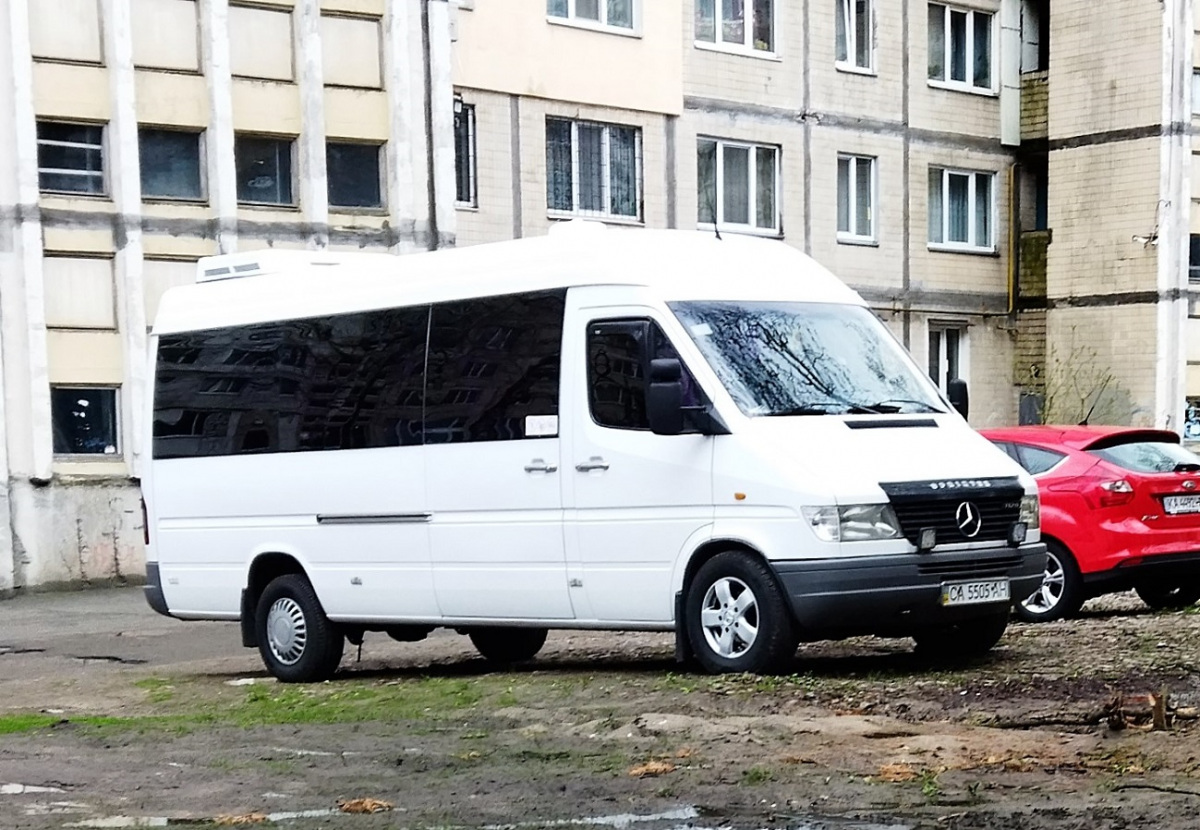 Киев. Mercedes-Benz Sprinter 312D CA5505AH