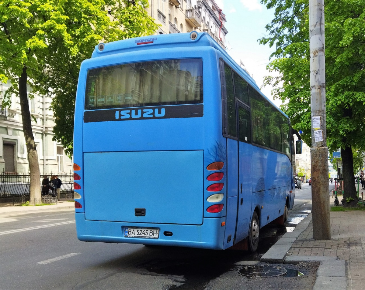 Киев. Isuzu Turquoise BA5245BH