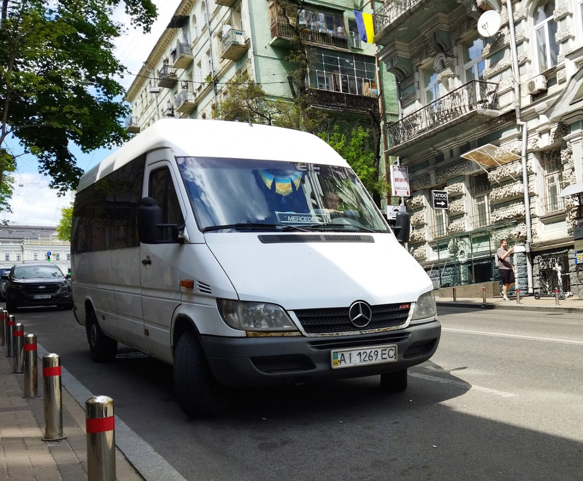 Киев. Mercedes-Benz Sprinter AI1269EC