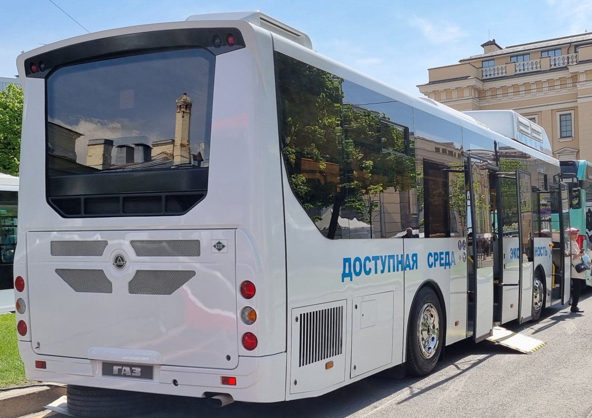 Санкт-Петербург. Автобус КАвЗ-4270 LE CNG на фестивале SPbTransportFest — 2023
