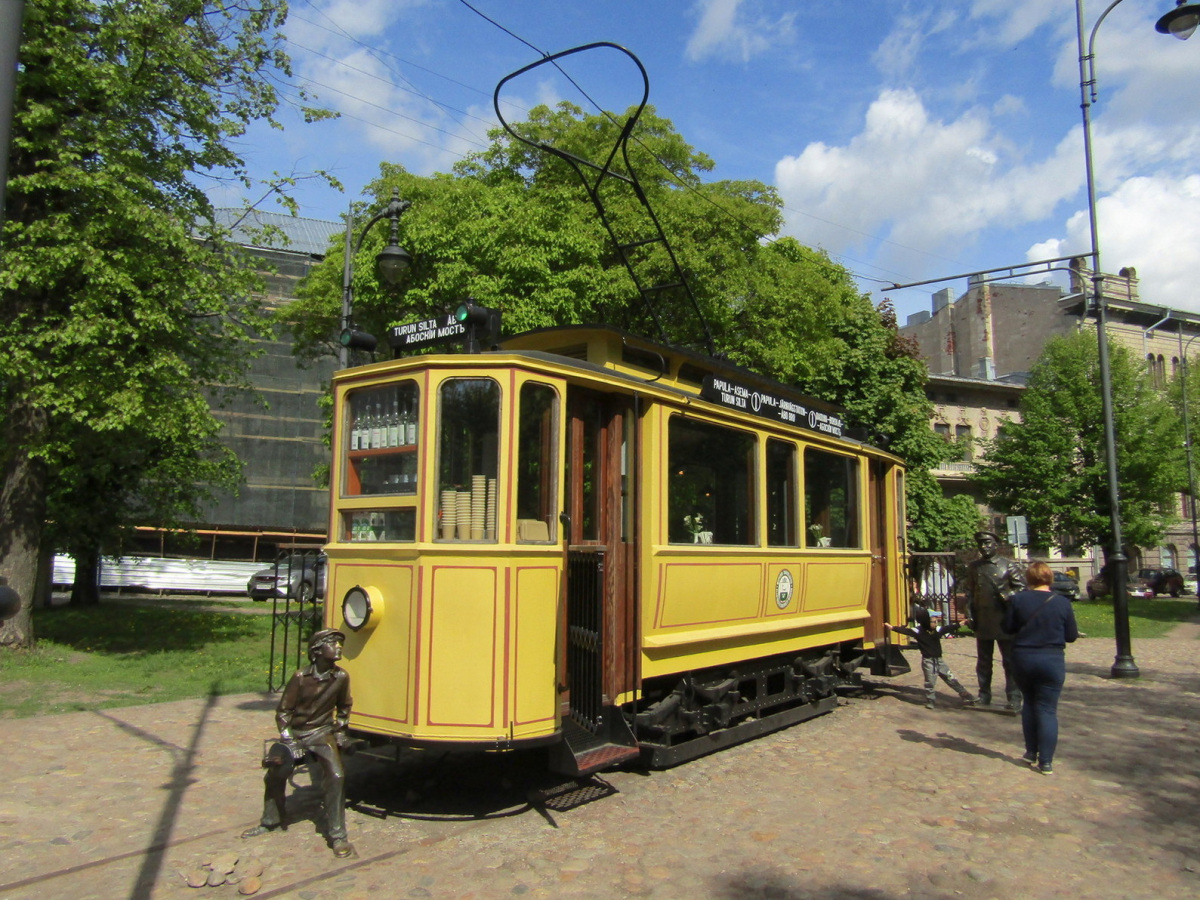 Выборг. Памятник Выборгскому трамваю - макет трамвайного вагона ASEA/AEG образца 1912 года