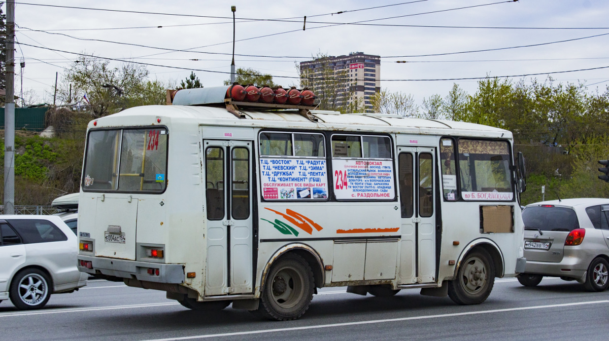 Новосибирск. ПАЗ-32054 е004ас