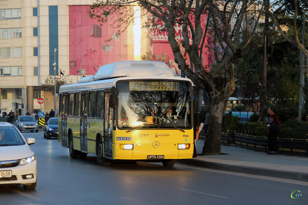 Стамбул. Mercedes-Benz O345 34 TN 0304