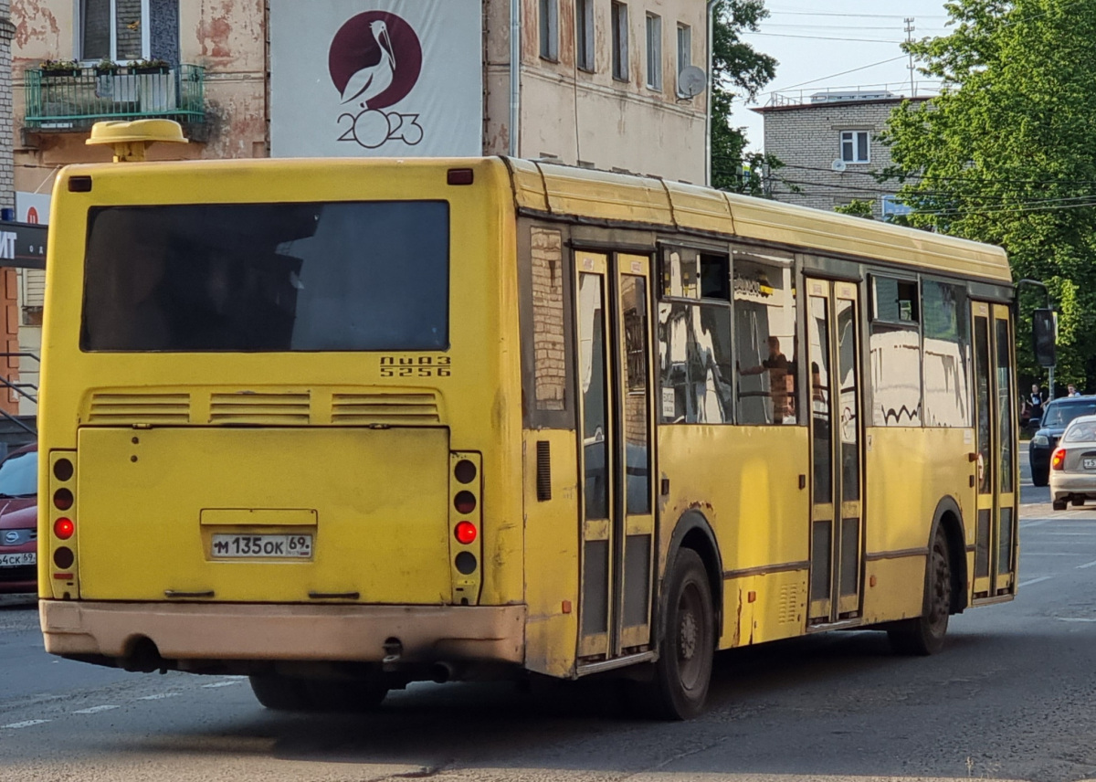 Автобус вышний волочек 2023. ЛИАЗ 5256. ЛИАЗ 5256 горбатый. Автобус ЛИАЗ 2023. ЛИАЗ-5256 автобус.