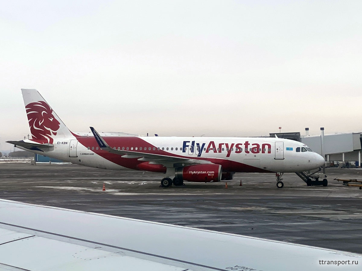 Астана. Самолет Airbus A320 (EI-KBN) авиакомпании FlyAristan