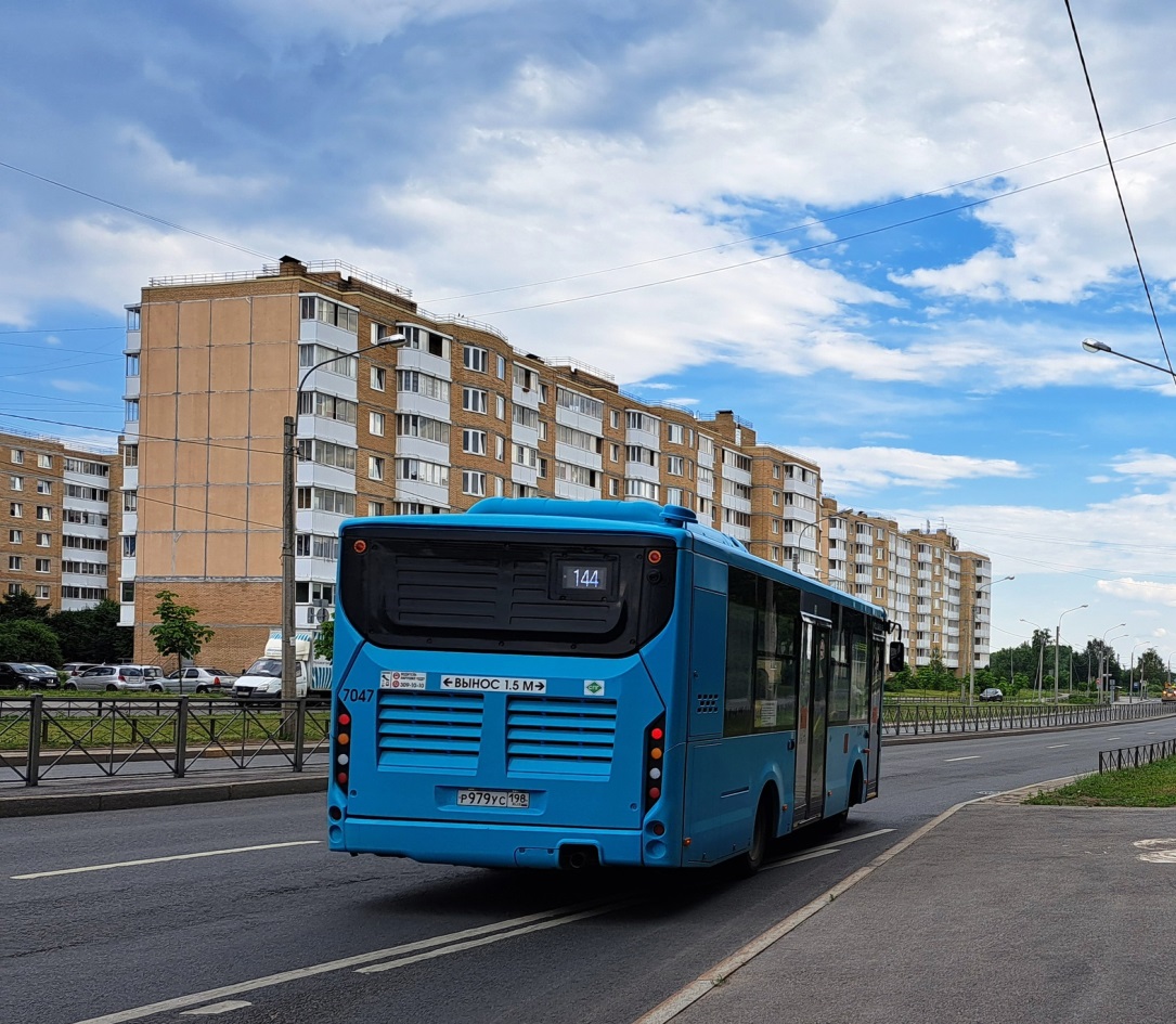 Санкт-Петербург. Volgabus-4298.G4 (LNG) р979ус