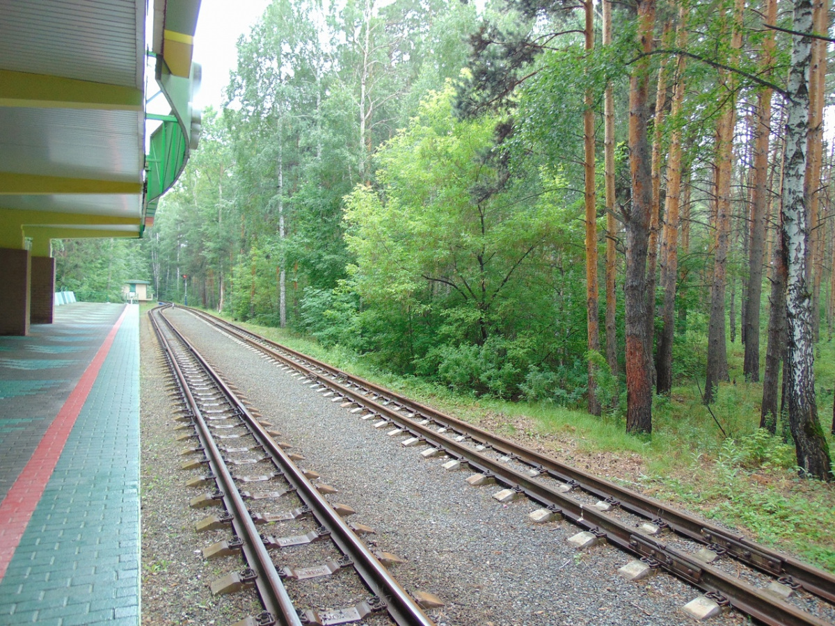 Челябинск. Малая Южно-Уральская железная дорога, станция Лесная, вид в сторону станции Солнечная
