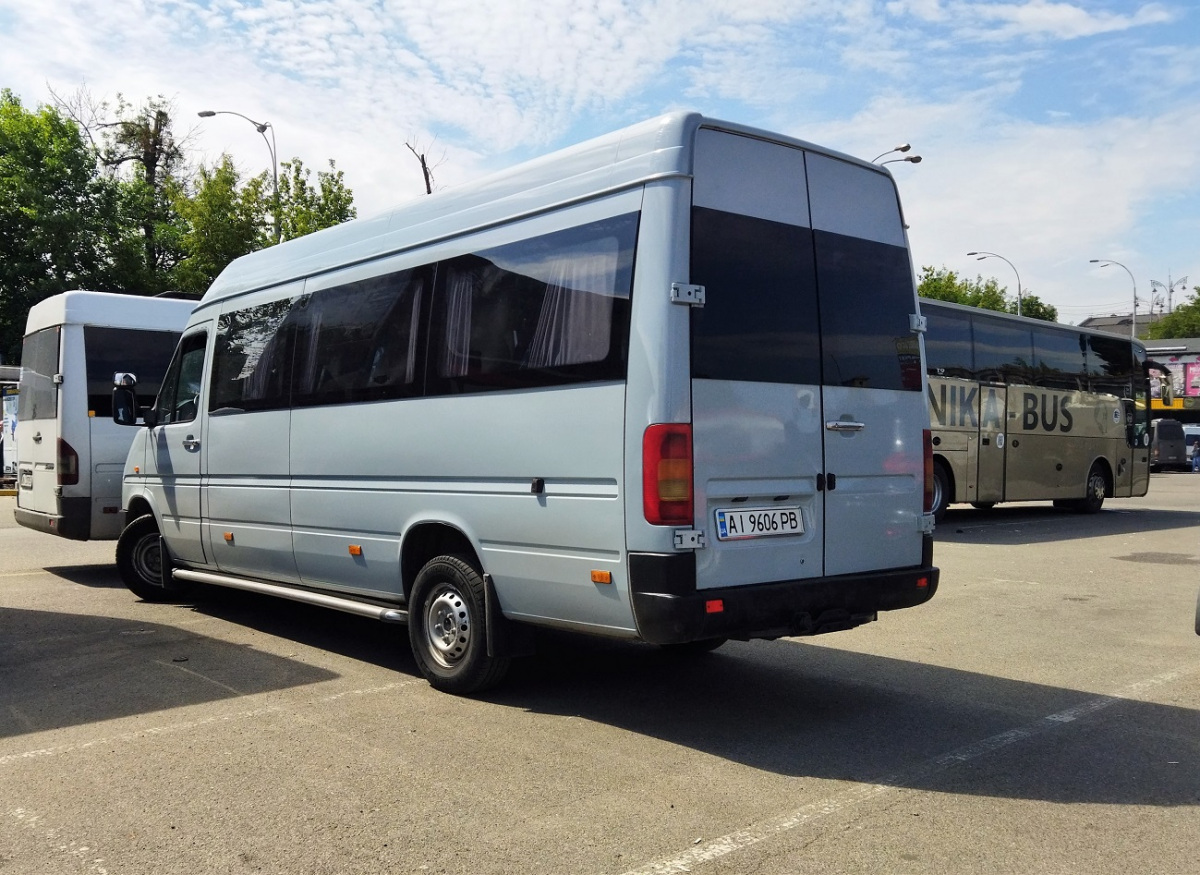 Киев. Volkswagen LT35 AI9606PB