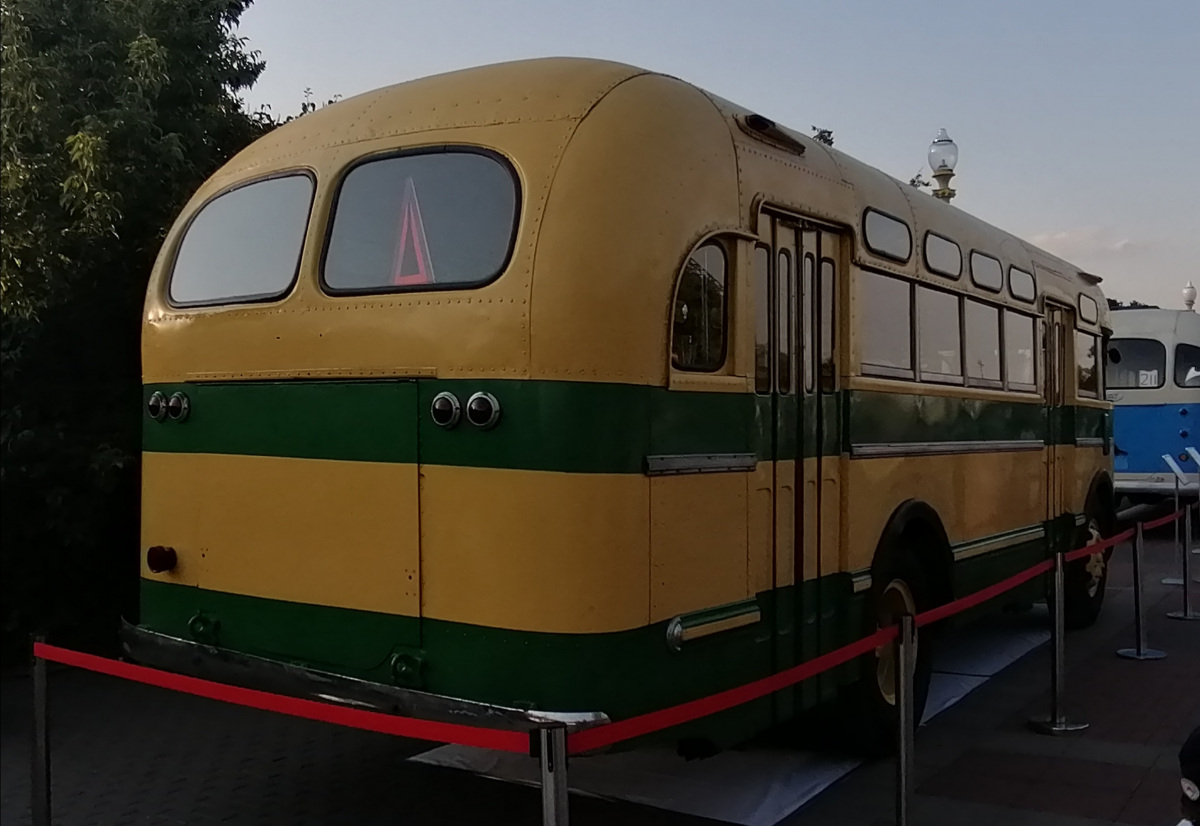 В Петербурге восстановили редчайший автобус ЗИС