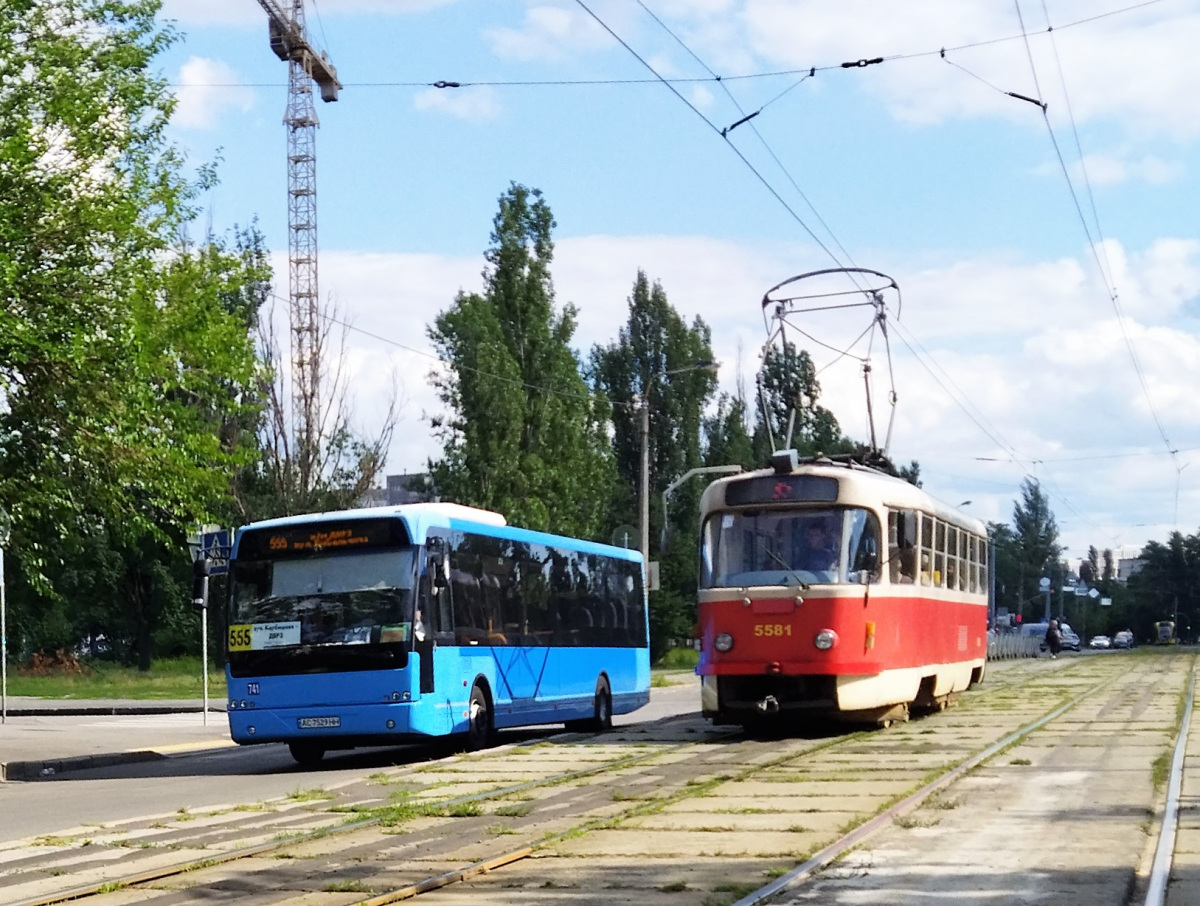 Киев. Tatra T3SUCS №5581, VDL Berkhof Ambassador 200 AC7529HH