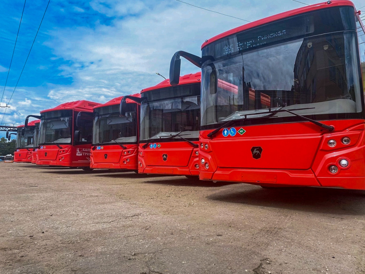 Калуга. Пришли первые 7 из 107 планирующихся новых автобусов, приобретенных с помощью руководства региона