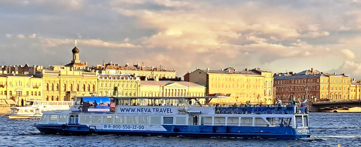 Санкт-Петербург. Теплоход Москва-201 (проект Р-51Э)