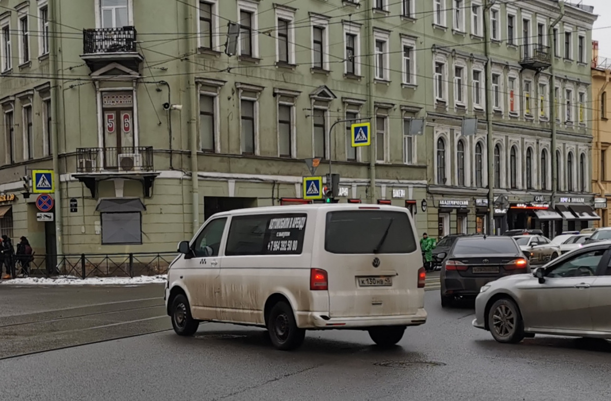 Санкт-Петербург. Volkswagen T5 Caravelle к130нв