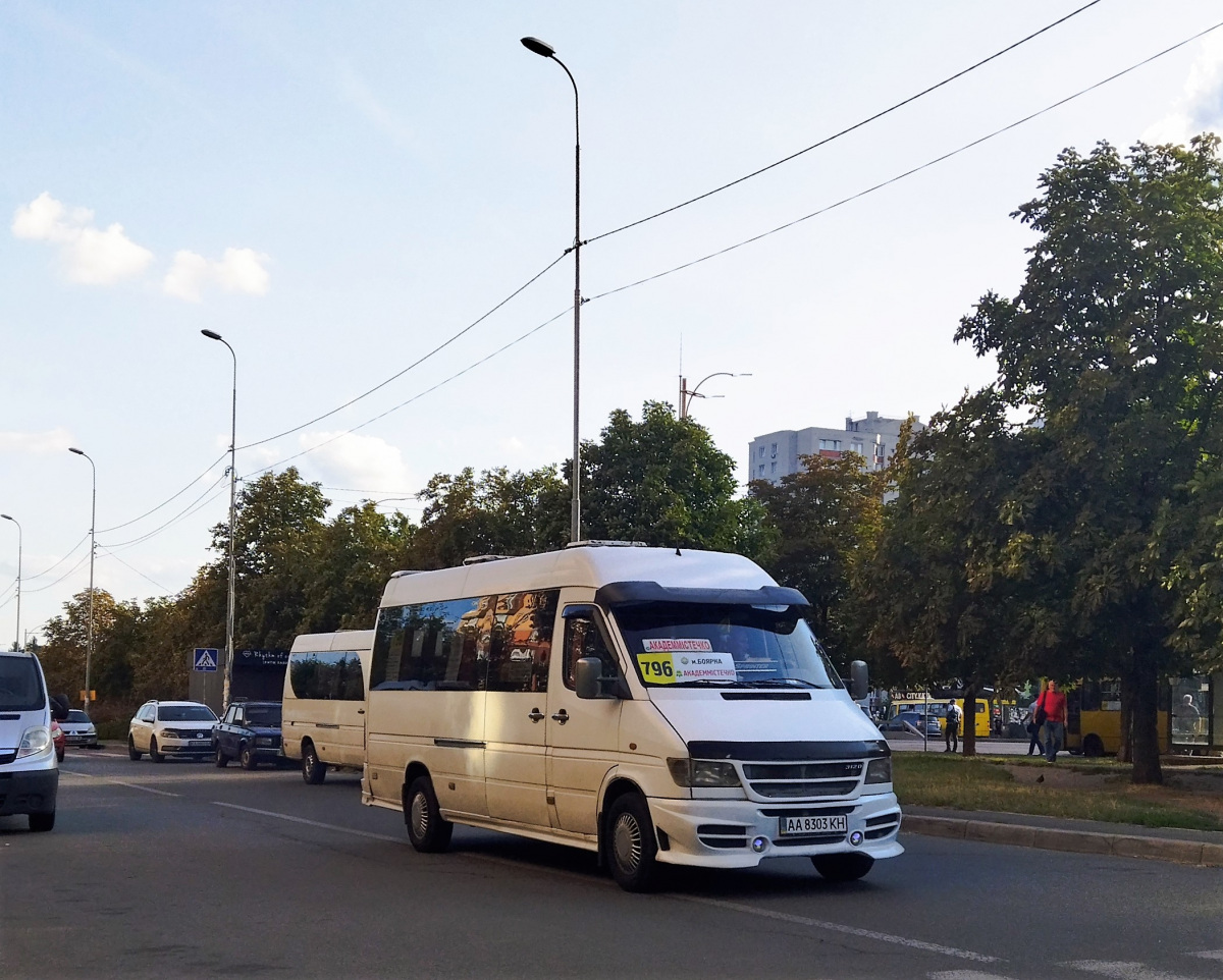 Киев. Mercedes-Benz Sprinter 312D AA8303KH