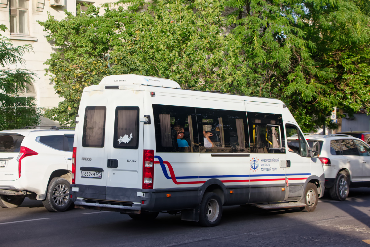 Нижегородец-2227UR (IVECO Daily) р669км - Новороссийск - Фото №267724 -  Твой Транспорт