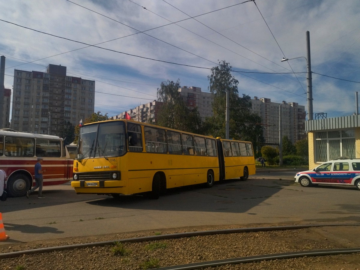 Санкт-Петербург. Ikarus 280.33O х943се
