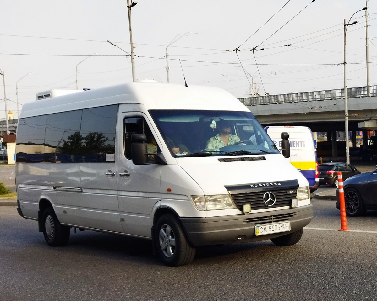 Киев. Mercedes-Benz Sprinter 312D CA5505AH