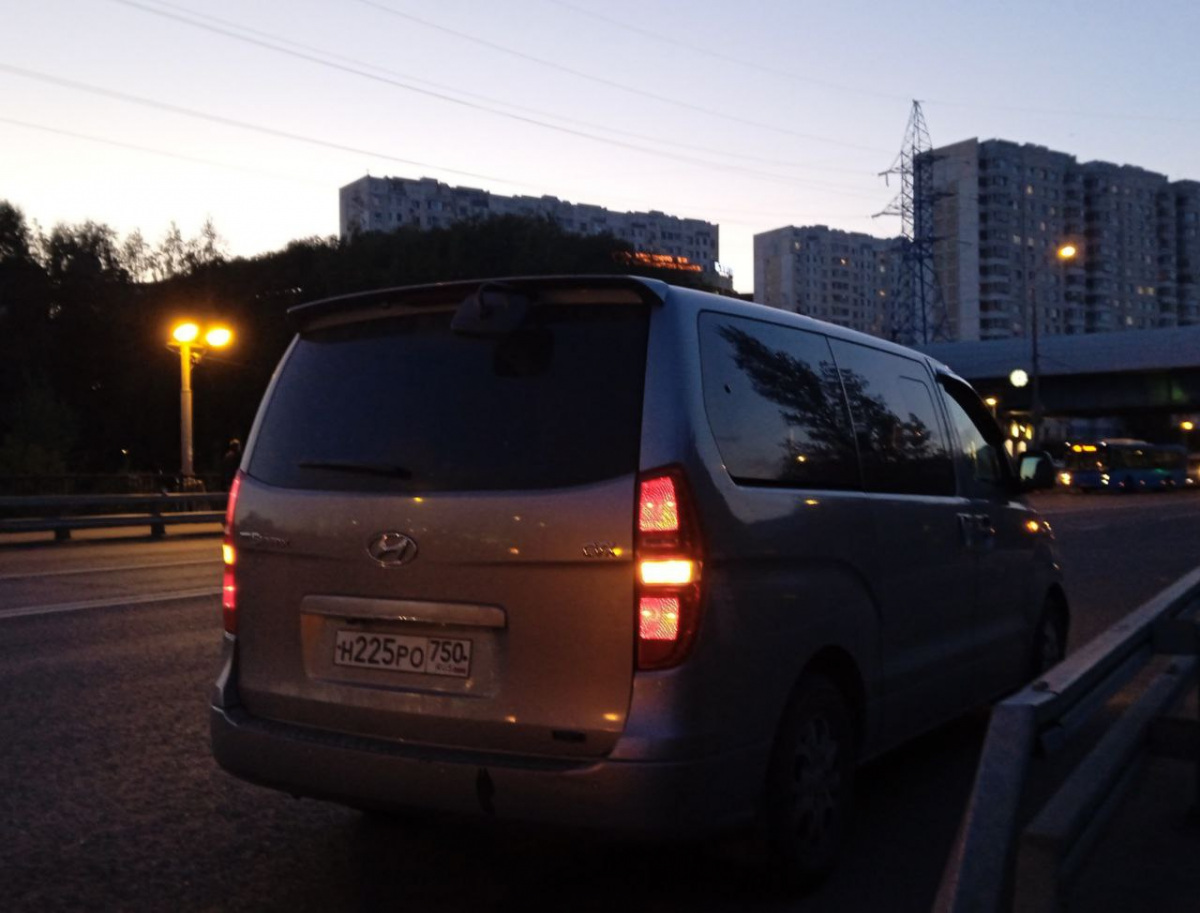 Москва. Hyundai H-1/Starex н225ро