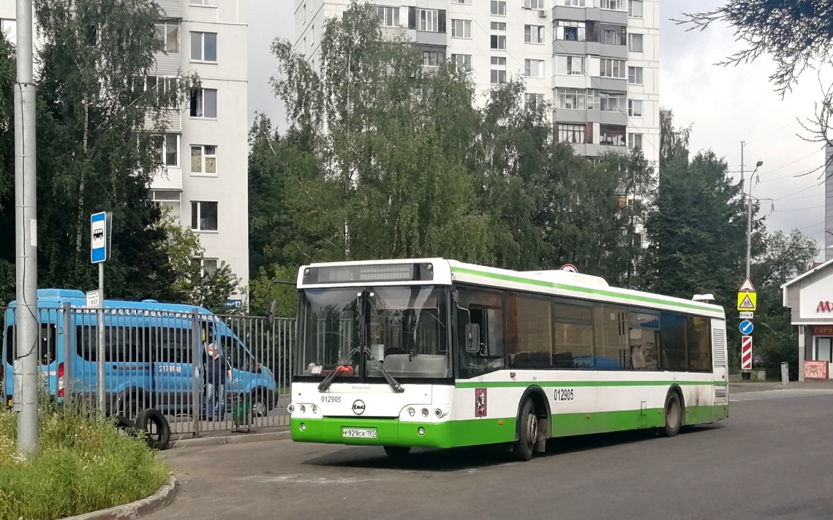 Москва. Ford Transit FBD тр410, ЛиАЗ-5292.22 р929ск
