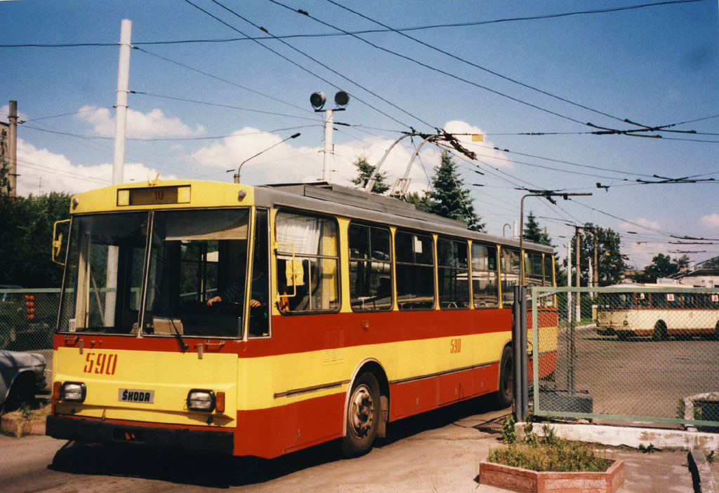 Львов. Škoda 14Tr11/6 №590, Škoda 9TrH29 №418