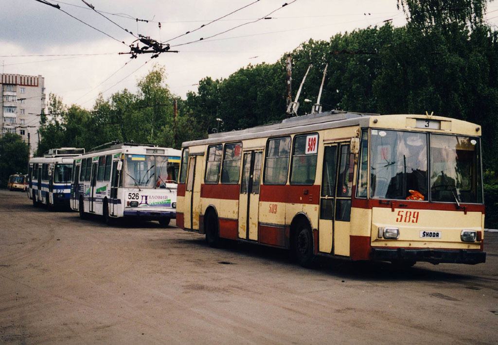 Львов. ЛАЗ-52522 №032, Škoda 14Tr11/6 №589, Škoda 14Tr02/6 №526