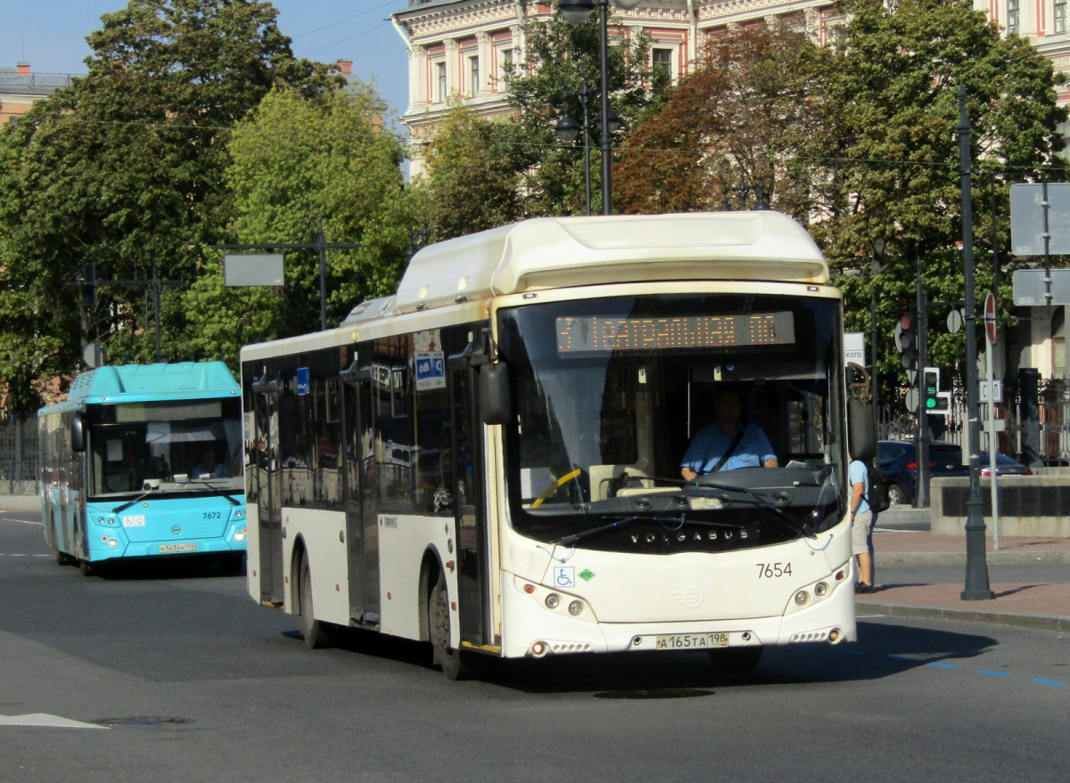 Санкт-Петербург. Volgabus-5270.G0 а165та, ЛиАЗ-5292.67 (CNG) к563ен
