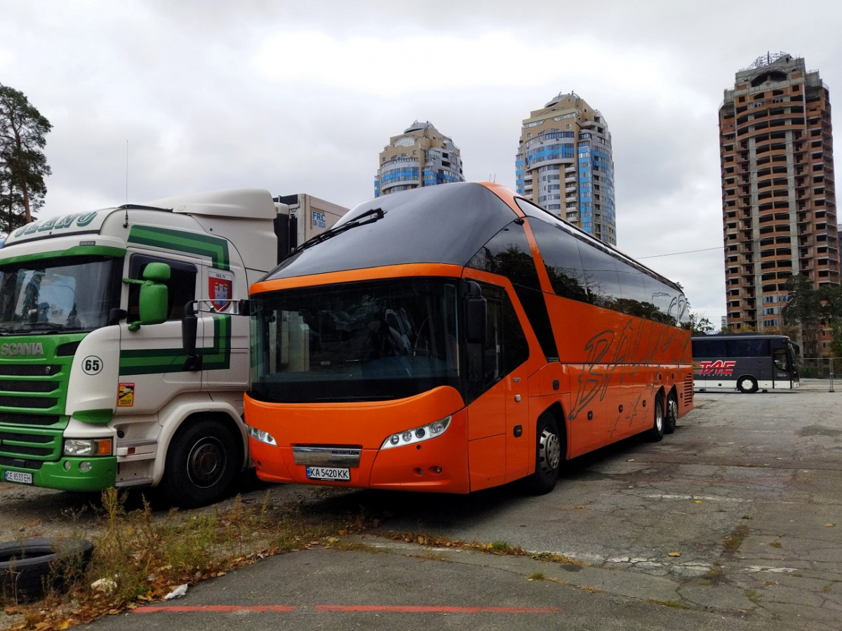 Киев. Neoplan N5218/3SHDL Starliner KA5420KK
