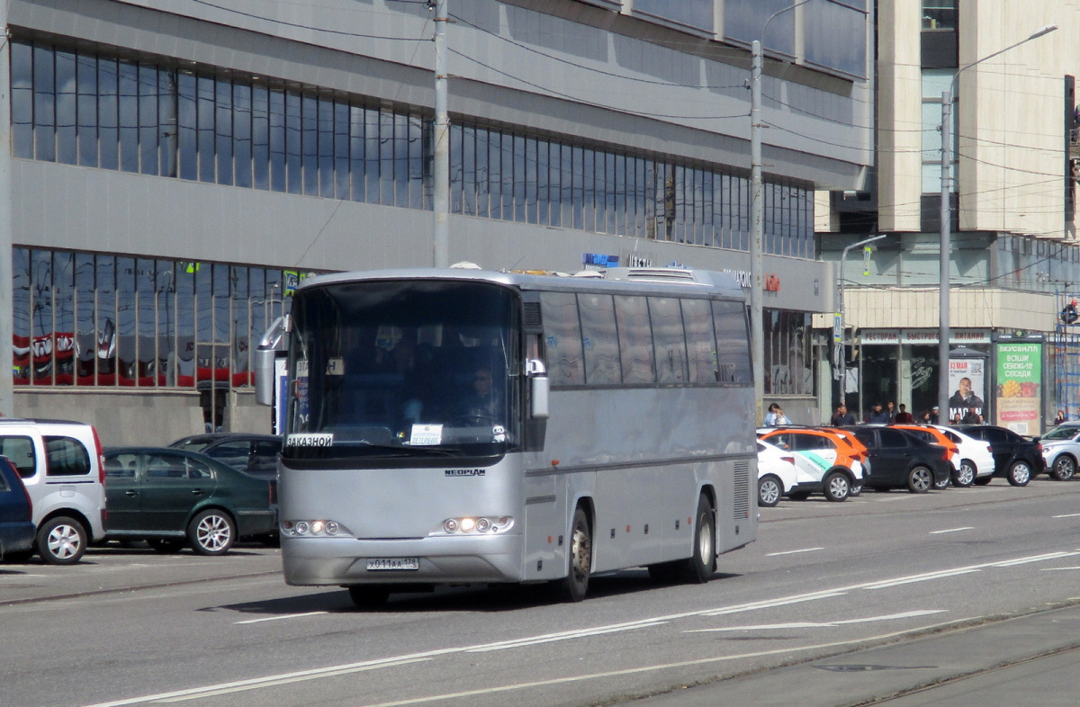 Санкт-Петербург. Neoplan N316SHD Transliner х011аа